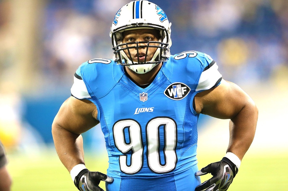 Detroit Lions' Suh: Feet were numb when I stepped on Rodgers