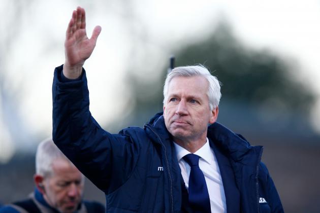 DOVER, ENGLAND - JANUARY 04:  Alan Pardew of Crystal Palace acknowledges the fans after the FA Cup third round match between Dover Athletic and Crystal Palace at the Crabble Athletic ground on January 4, 2015 in Dover, England.  (Photo by Clive Rose/Getty Images)