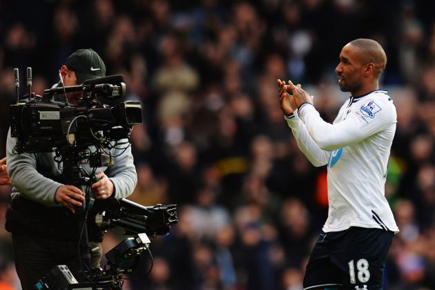 LONDON, ENGLAND - FEBRUARY 09:  Jermain Defoe of Tottenham Hotspur applauds the crowd at the end of his final home game before joining Toronto FC following the Barclays Premier League match between Tottenham Hotspur and Everton at White Hart Lane on February 9, 2014 in London, England.  (Photo by Shaun Botterill/Getty Images)