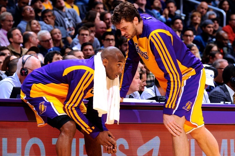 Pau Gasol Praises World-Class Toughness of Injured Kobe Bryant