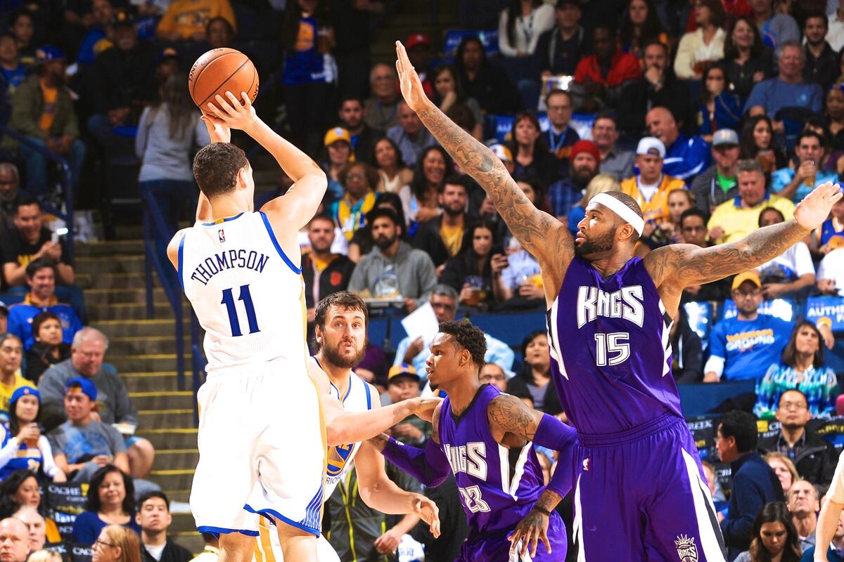 Watch All Of Klay Thompson S 37 Points Scored In The 3rd Quarter Vs Sacramento Bleacher Report Latest News Videos And Highlights