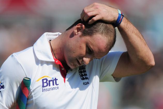 LONDON, ENGLAND - AUGUST 19: Andrew Strauss of England walks back after being dismissed by Sreesanth of India during day two of the 4th npower Test Match between England and India at The Kia Oval on August 19, 2011 in London, England.  (Photo by Shaun Botterill/Getty Images)