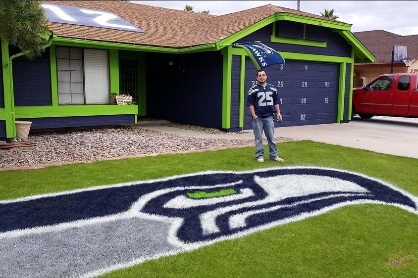 Seahawks Fan in Arizona Paints House and Lawn in Team 