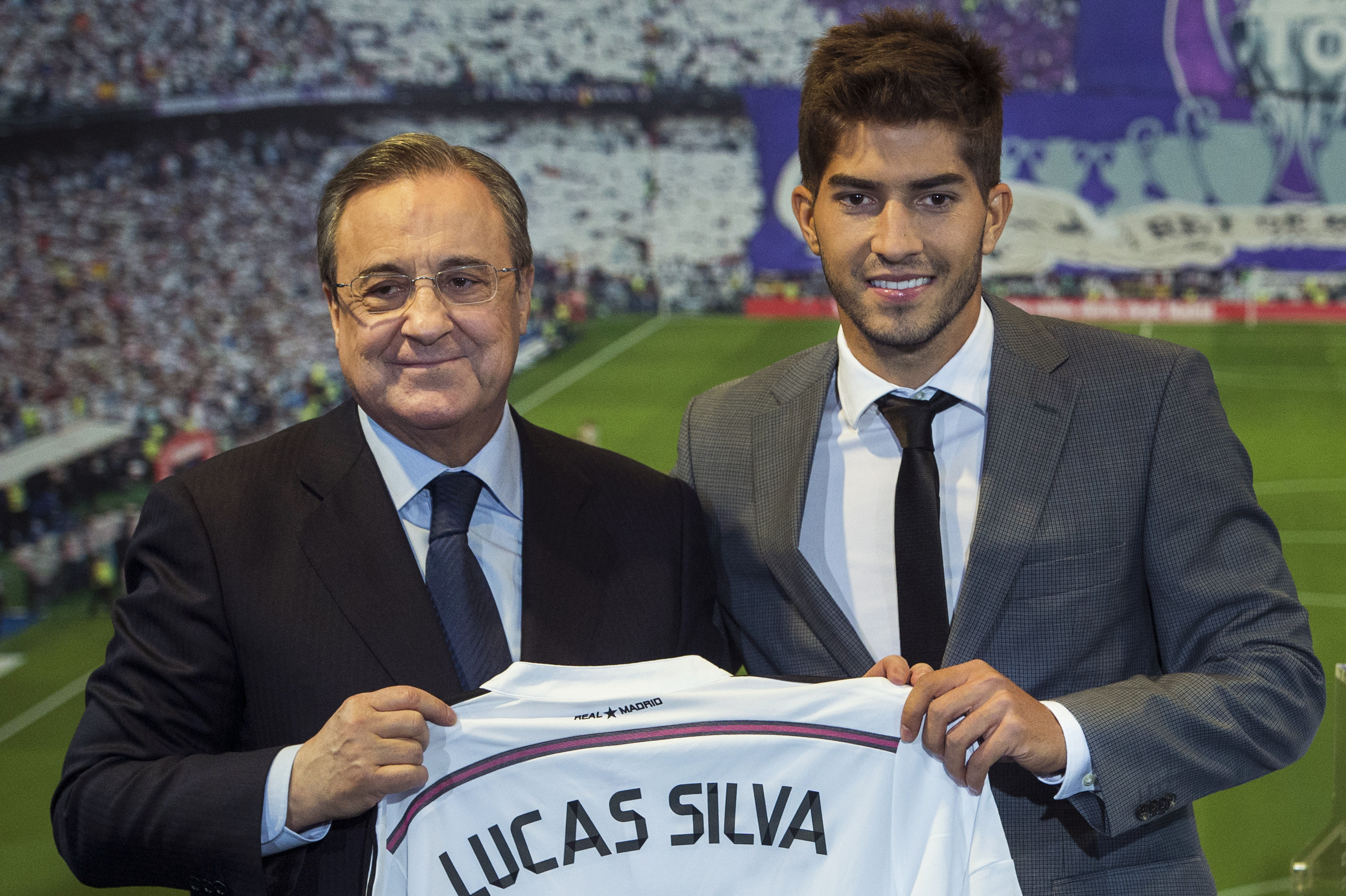 Madrid. 26th Jan, 2015. Real Madrid's new player Lucas Silva (R) of Brazil  shows his new jersey with the president of Real Madrid Florentino during  his presentation ceremony at Santiago Bernabeu stadium