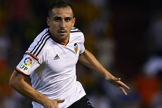 VALENCIA, SPAIN - OCTOBER 25:  Paco Alcacer of Valencia runs with the ball during the La Liga match between Valencia CF and Elche CF at Estadio Mestalla on October 25, 2014 in Valencia, Spain.  (Photo by Manuel Queimadelos Alonso/Getty Images)