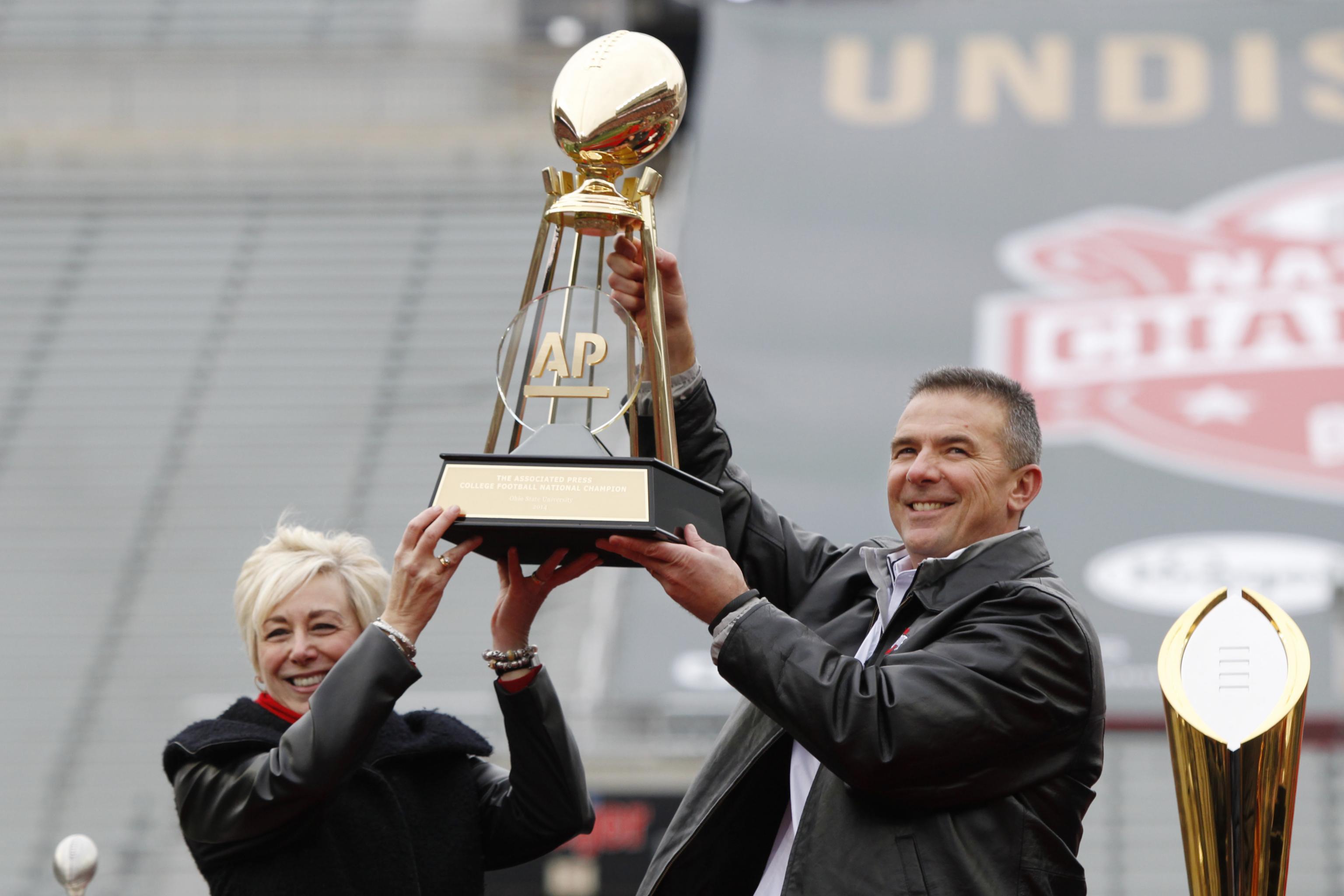 Buckeyes bringing home new national championship trophy