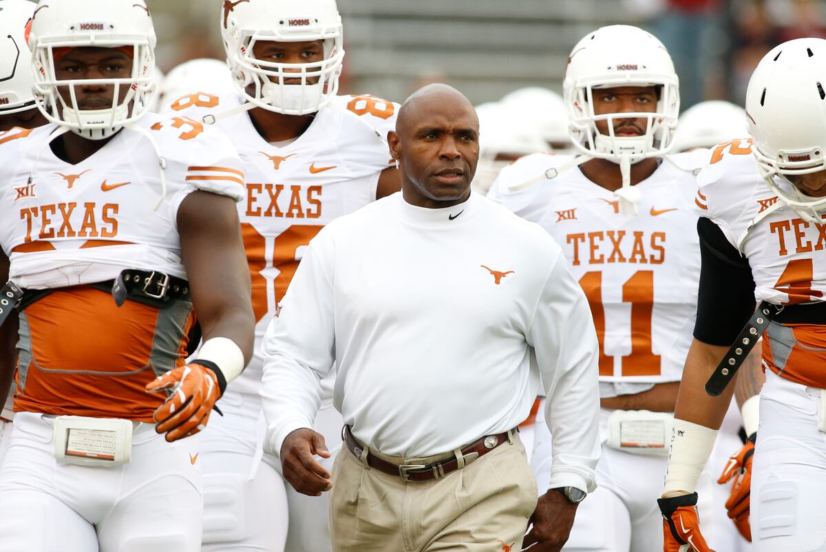 Texas vs. Texas A&M Which Rival Will Finish with Better 2015