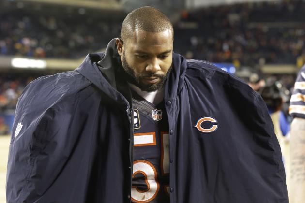 Chicago Bears linebacker Lance Briggs (55) walks off the field after the Bears' 33-28 loss to the Green Bay Packers in an NFL football game on Sunday, Dec. 29, 2013, in Chicago. (AP Photo/Nam Y. Huh)