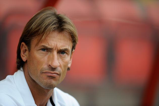LONDON, ENGLAND - AUGUST 12: Herve Renard, Coach of Zambia looks on during the International Friendly match between Ghana and Zambia at Brisbane Road on August 12, 2009 in London, England. (Photo by Laurence Griffiths/Getty Images)
