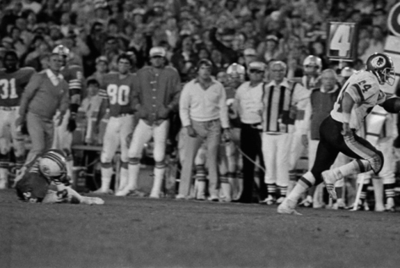 WATCH: John Riggins brings home Redskins first Super Bowl win