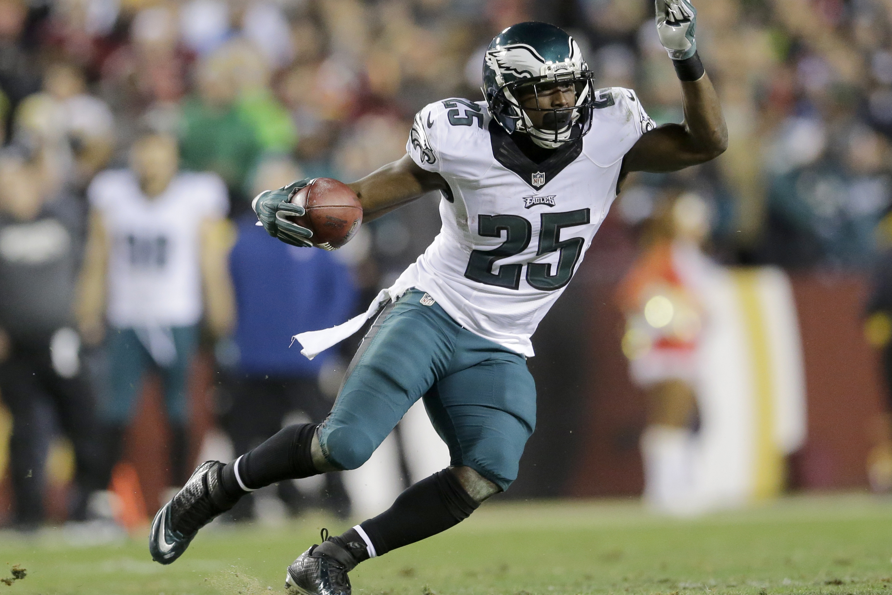 LeSean McCoy Signs 5-Year Contract Extension With Eagles 