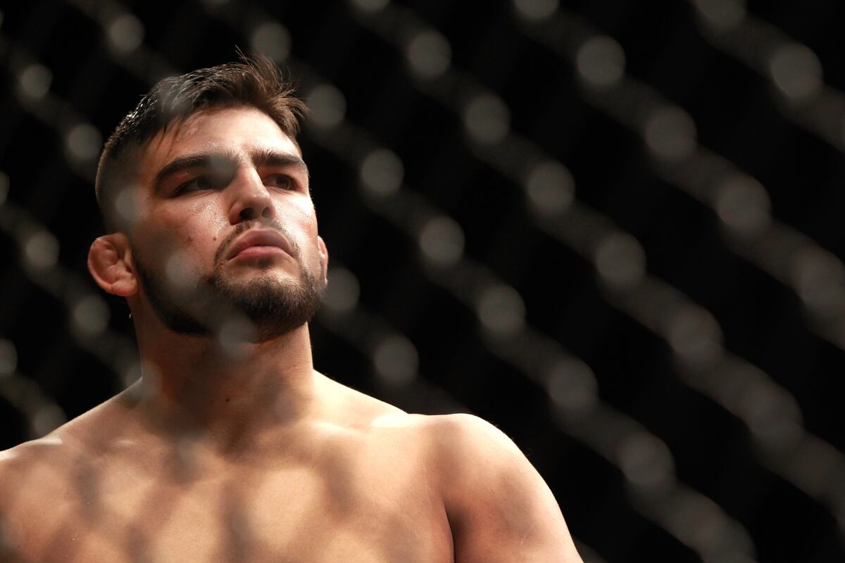 Can John Lineker, Kelvin Gastelum Be Contenders at Their New Weight Classes? | Bleacher Report ...