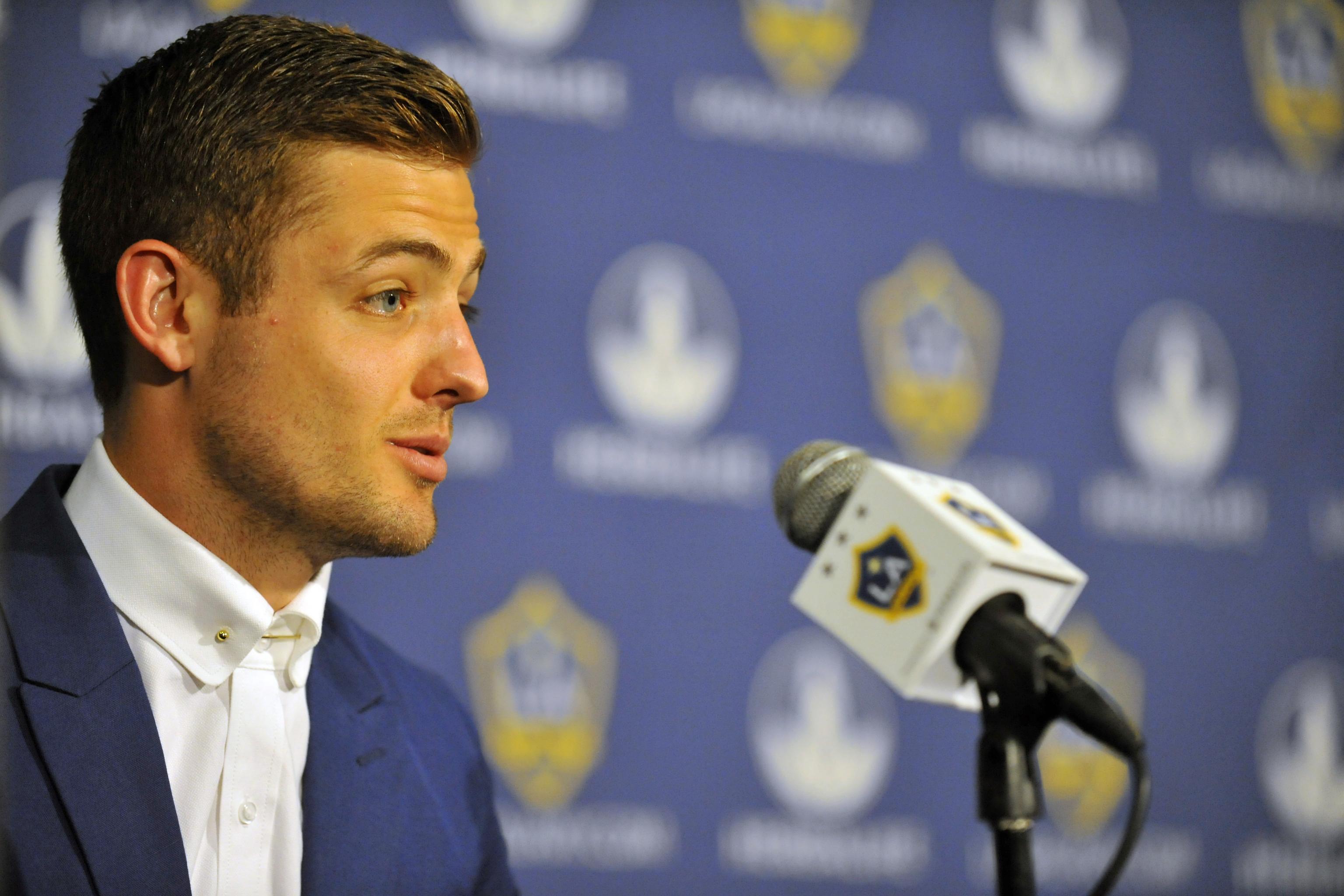 Milestone for Gay Athletes as Robbie Rogers Plays for Galaxy - The New York  Times