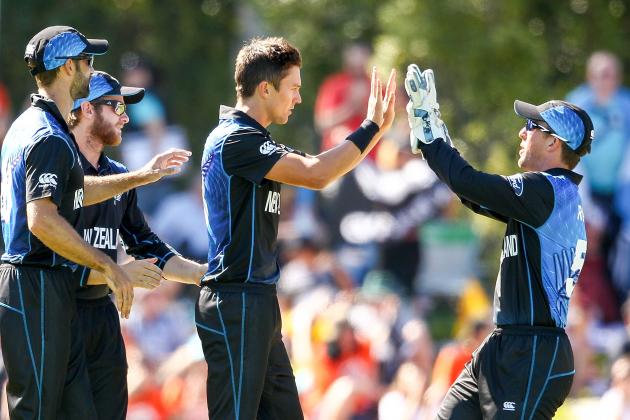 DUNEDIN, NEW ZEALAND - FEBRUARY 17: Trent Boult (C) of New Zealand celebrates with team mates after dismissing Calum Macleod of Scotland during the ICC Cricket World Cup match between New Zealand and Scotland at University Oval on February 17, 2015 in Dunedin, New Zealand.  (Photo by Martin Hunter/Getty Images)