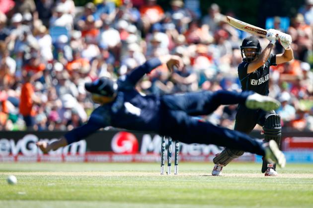 DUNEDIN, NEW ZEALAND - FEBRUARY 17:  Grant Elliott of New Zealand bats during the ICC Cricket World Cup match between New Zealand and Scotland at University Oval on February 17, 2015 in Dunedin, New Zealand.  (Photo by Phil Walter/Getty Images)