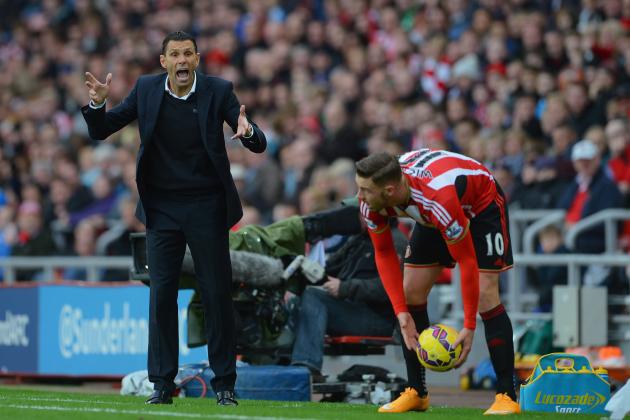 SUNDERLAND, ENGLAND - OCTOBER 25: Sunderland manager Gustavo Poyet gestures during the Barclays Premier League match between Sunderland and Arsenal at the Stadium of Light on October 25, 2014 in Sunderland, England.  (Photo by Michael Regan/Getty Images)