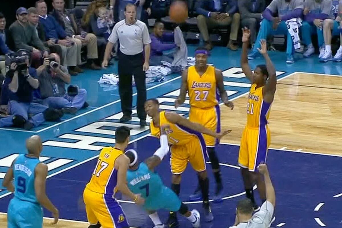Mo Williams Knifes Through Defense for Circus Shot During ...