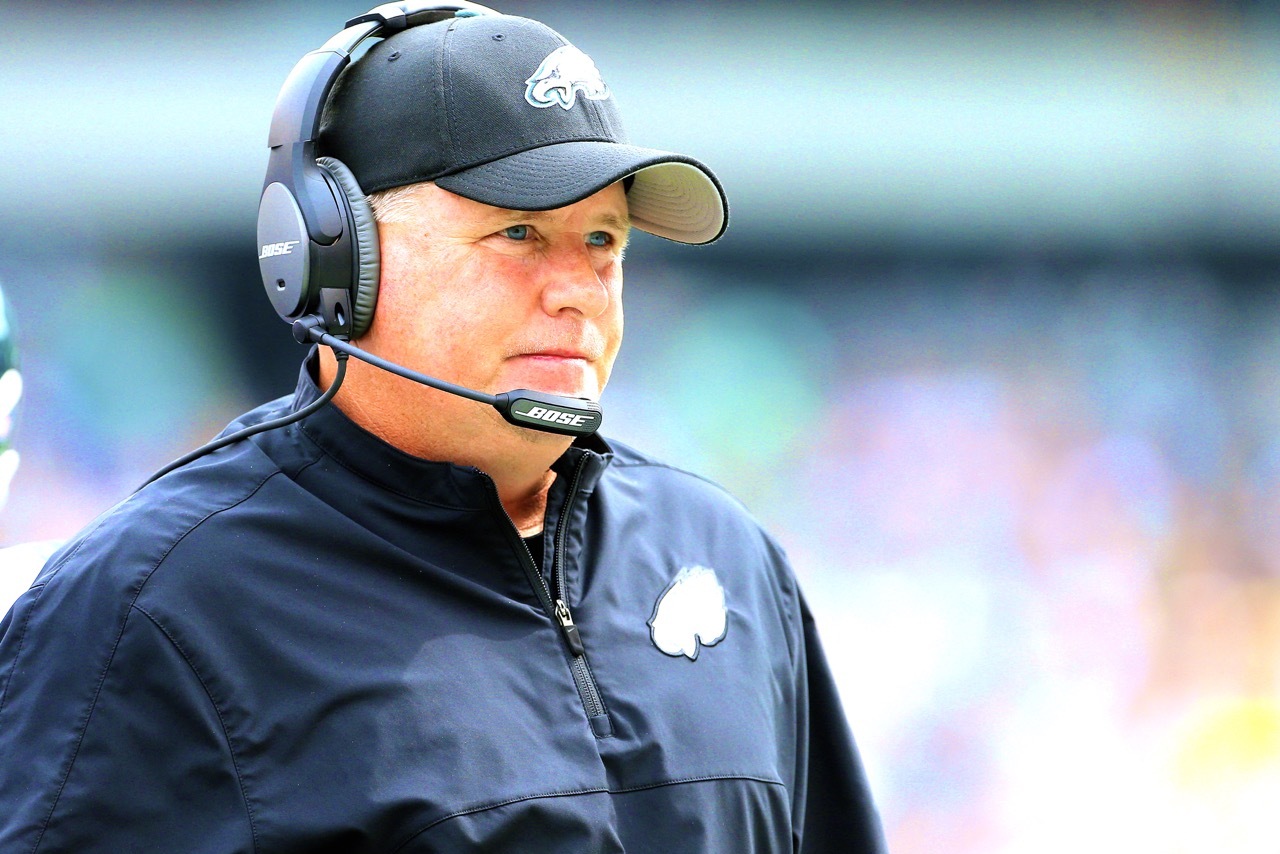 Philadelphia Eagles coach Chip Kelly brushes off sideline spat