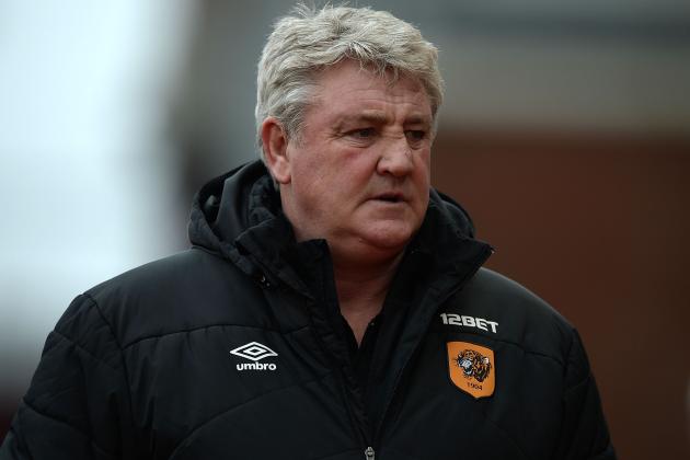 STOKE ON TRENT, ENGLAND - FEBRUARY 28:  Hull City Manager Steve Bruce looks on prior to the Barclays Premier League match between Stoke City and Hull City at Britannia Stadium on February 28, 2015 in Stoke on Trent, England.  (Photo by Gareth Copley/Getty Images)