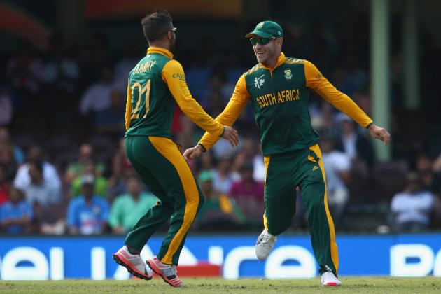 SYDNEY, AUSTRALIA - MARCH 18:  JP Duminy and Faf du Plessis of South Africa celebrates combining to take the wicket of Angelo Mathews of Sri Lanka  during the 2015 ICC Cricket World Cup match between South Africa and Sri Lanka at Sydney Cricket Ground on March 18, 2015 in Sydney, Australia.  (Photo by Mark Kolbe/Getty Images)