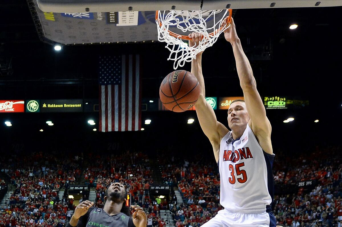 March Madness Scores: How to Track Elite 8 Bracket Results on Saturday ...