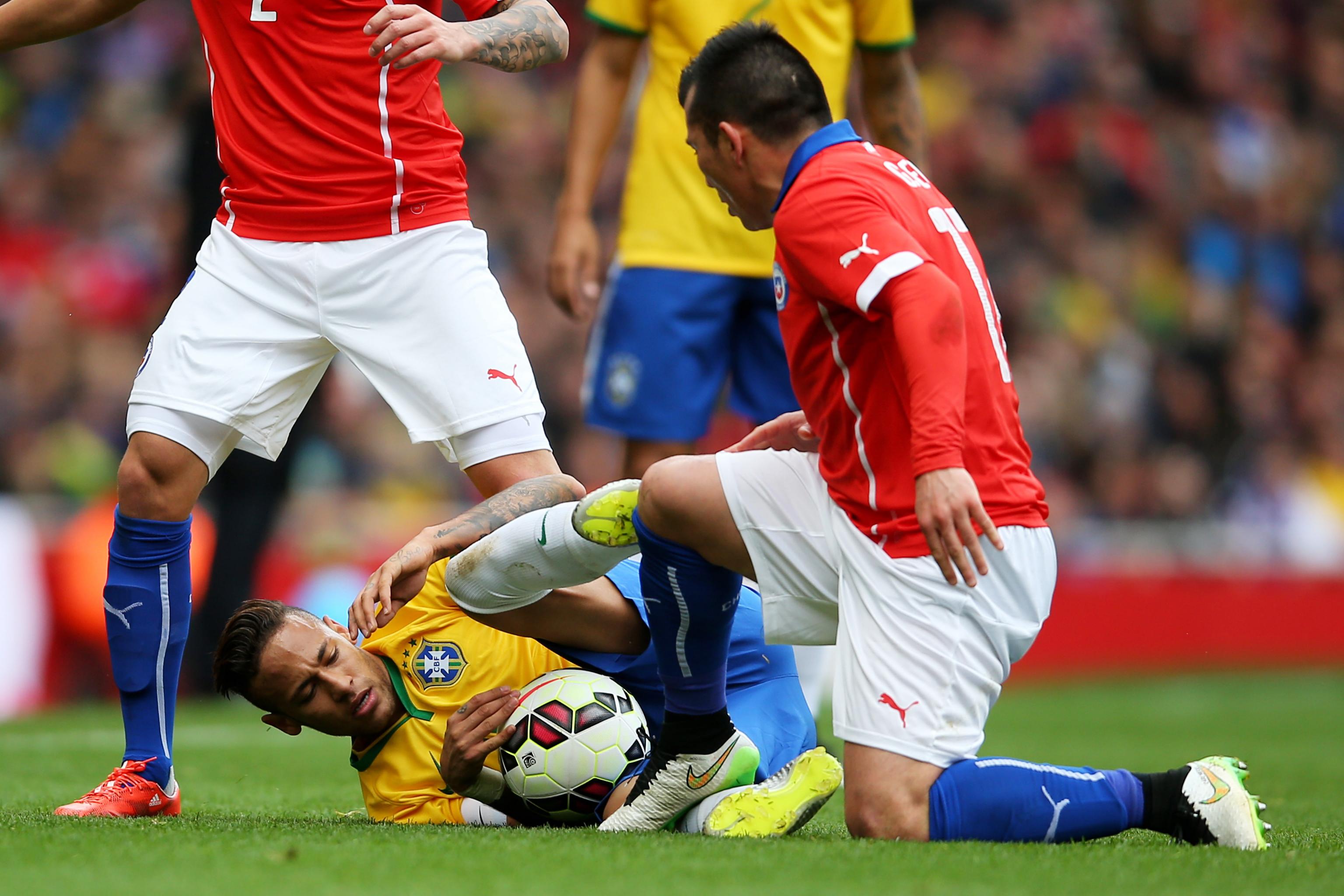 Neymar Accuses Chile Of Ufc Tactics After Alleged Gary Medel Stamp In Brazil Win Bleacher Report Latest News Videos And Highlights