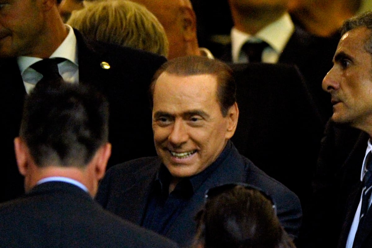Silvio Berlusconi Reportedly Agrees to AC Milan Sale to Chinese Consortium | Bleacher Report ...