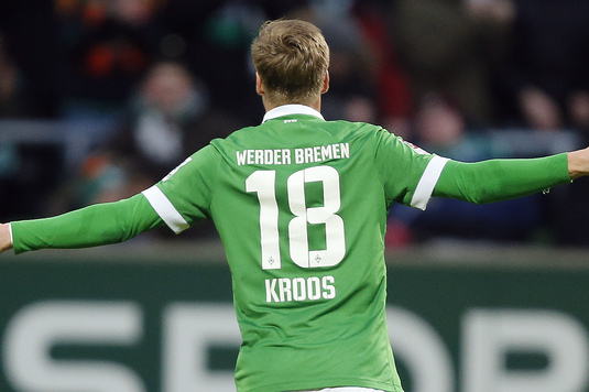Bremen's Felix Kroos celebrates after scoring during the German first division Bundesliga soccer match between Werder Bremen and VfL Wolfsburg in Bremen, Germany, Sunday, March 1, 2015. (AP Photo/Frank Augstein)
