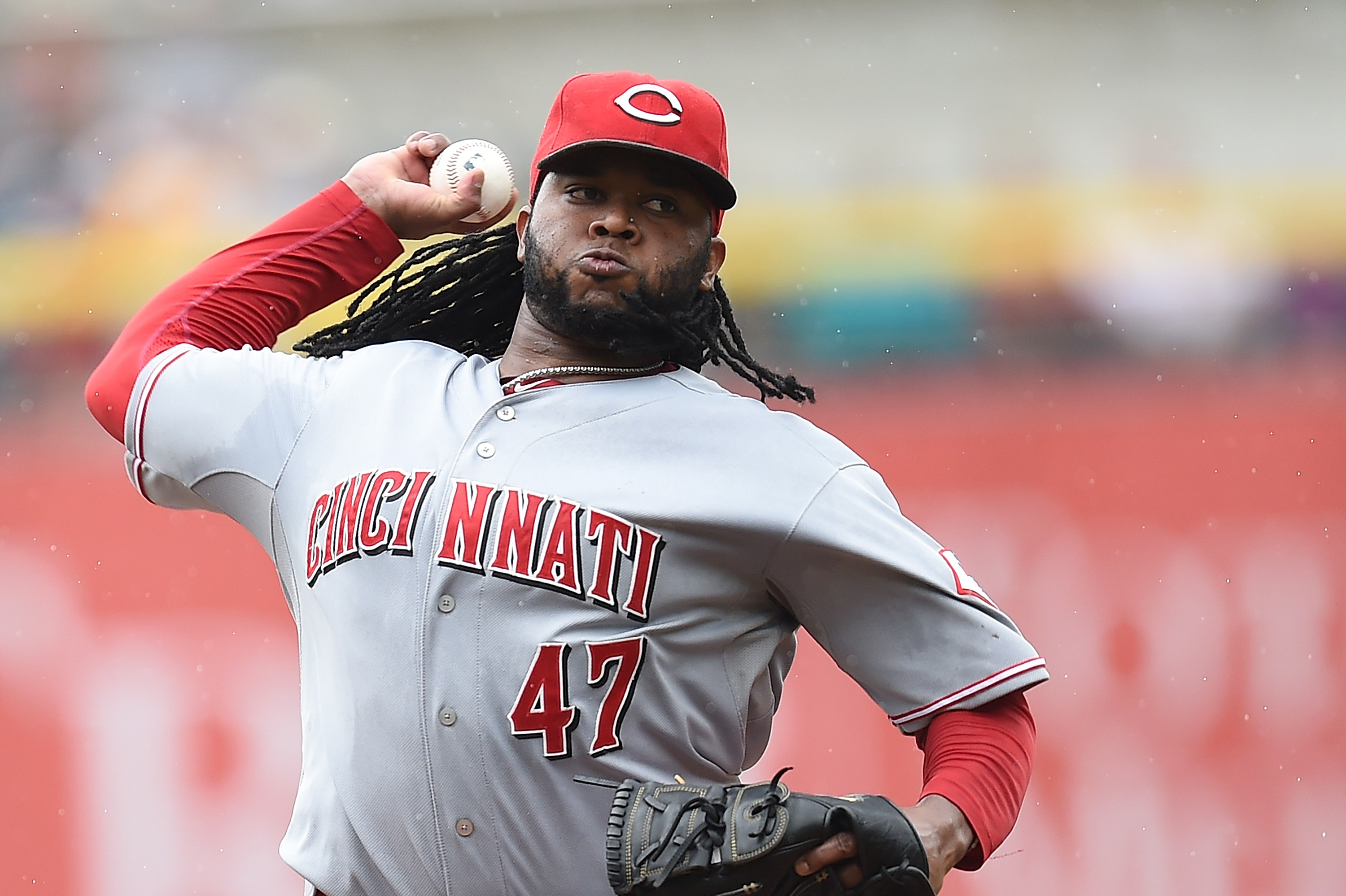 Cueto fans 10 in debut for Reds