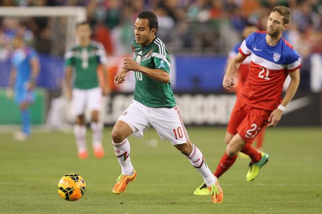 GLENDALE, AZ - APRIL 02:  Luis Arturo Montes #10 of Mexico handles the ball during the International Friendly against USA at University of Phoenix Stadium on April 2, 2014 in Glendale, Arizona. Mexico and USA played to a 2-2 tie.  (Photo by Christian Petersen/Getty Images)