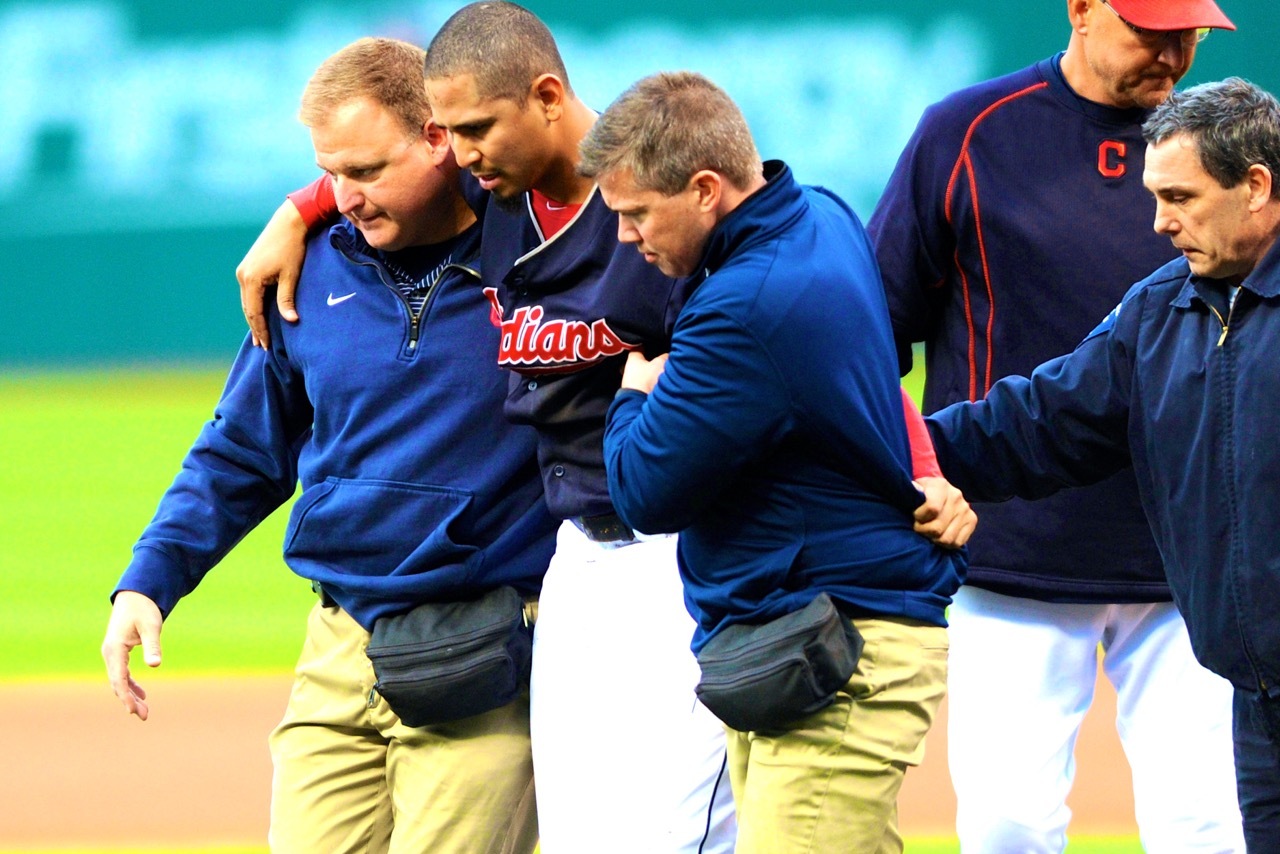 Aroldis Chapman carted off after line drive to head 