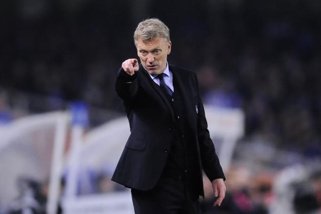 Real Sociedad's head manager David Moyes of Scotland, gives instructions during their La Liga soccer match between Real Sociedad and Barcelona, at Anoeta stadium in San Sebastian, northern Spain, Sunday, Jan.4, 2015. Barcelona lost the match 1-0.  Barcelona lost the match 1-0. (AP Photo/Alvaro Barrientos)