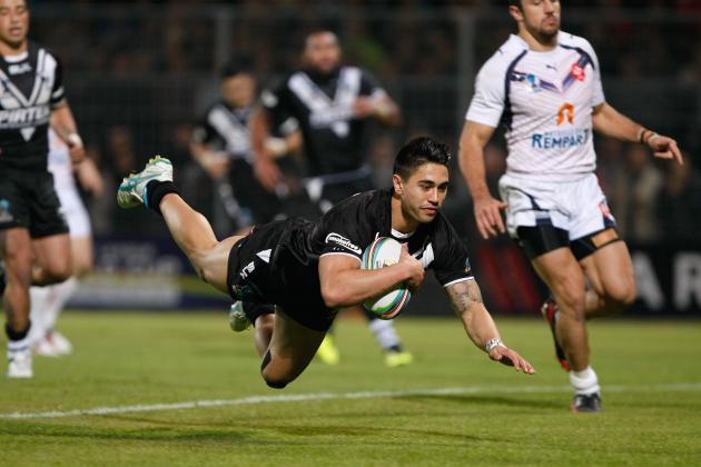 New Zealand's Shaun Johnson, scores against France, during their 2013 World Cup Rugby League match against France, in Avignon, southern France, Friday, Nov. 1, 2013. (AP Photo/Claude Paris)