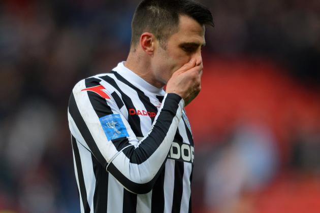 GLASGOW, UNITED KINGDOM - MARCH 17: Steven Thompson of St Mirren shows his emotion after his side won the Scottish Communities League Cup Final between St Mirren and Hearts at Hampden Park on March 17, 2013 in Glasgow, Scotland. (Photo by Mark Runnacles/Getty Images)