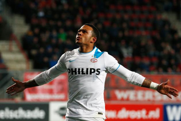 ENSCHEDE, NETHERLANDS - APRIL 04: Memphis Depay of PSV celebrates after he scores the fifth goal of the game for his team during the Dutch Eredivisie match between FC Twente and PSV Eindhoven held at De Grolsch Veste Stadium on April 4, 2015 in Enschede, Netherlands. (Photo by Dean Mouhtaropoulos/Getty Images)