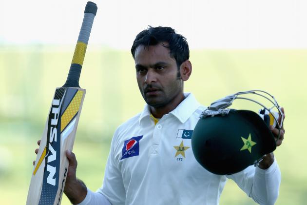 ABU DHABI, UNITED ARAB EMIRATES - NOVEMBER 12:  Mohammad Hafeez of Pakistan celebrates reaching his century during day four of the first test between Pakistan and New Zealand at Sheikh Zayed Stadium on November 12, 2014 in Abu Dhabi, United Arab Emirates.  (Photo by Warren Little/Getty Images)