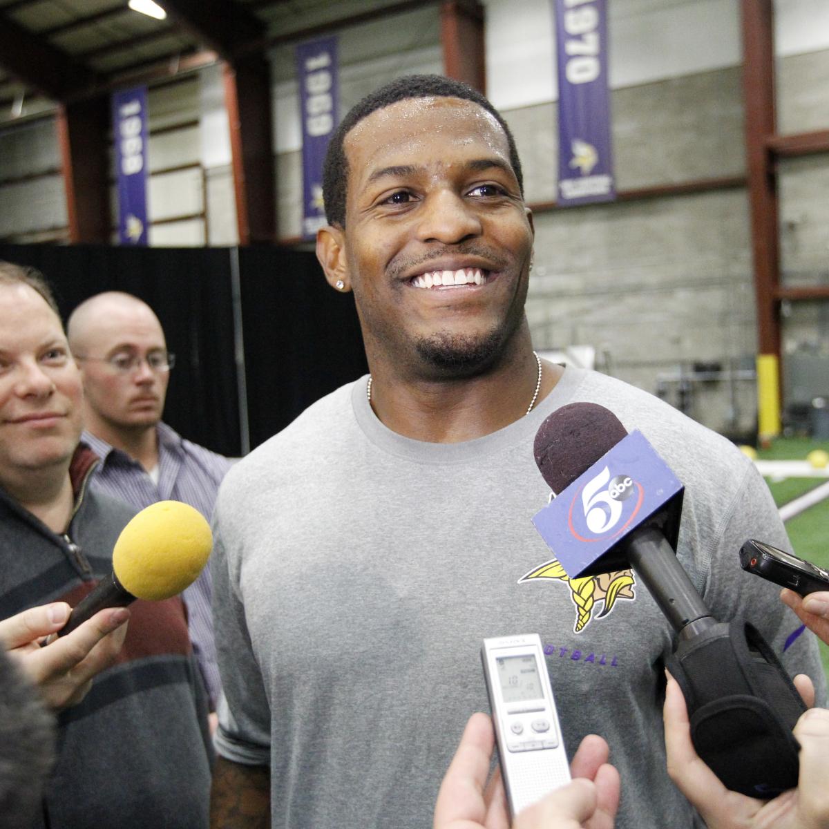 Mike Wallace's Contract Has Surprising $585,000 Bonus to Weigh Under 250 Lb