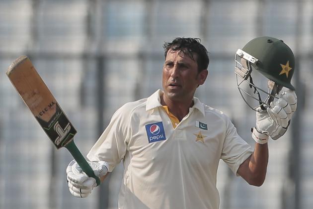 Pakistan’s Younis Khan acknowledges the crowd after scoring a century during the first day of the second test cricket match against Bangladesh in Dhaka, Bangladesh, Wednesday, May 6, 2015. (AP Photo/ A.M. Ahad)