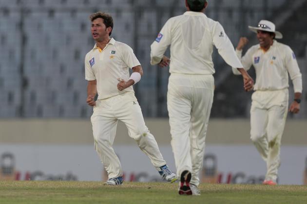 Pakistan’s Yasir Shah, left, and his teammates celebrate the dismissal of Bangladesh’s captain Mushfiqur Rahim during their second day of the second test cricket match in Dhaka, Bangladesh, Thursday, May 7, 2015. (AP Photo/ A.M. Ahad)