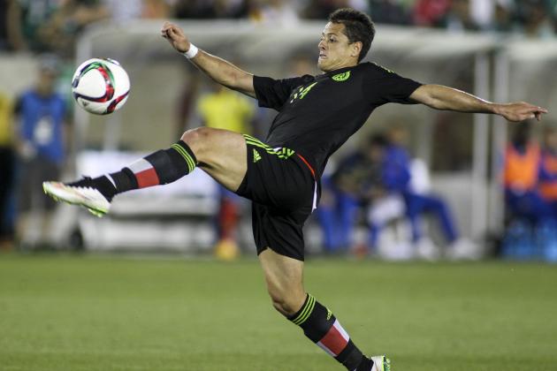 Mexico forward Javier Hernandez shoots the ball against Ecuador during the second half of an international friendly soccer match Saturday, March 28, 2015, in Los Angeles. Mexico won 1-0. (AP Photo/Ringo H.W. Chiu)