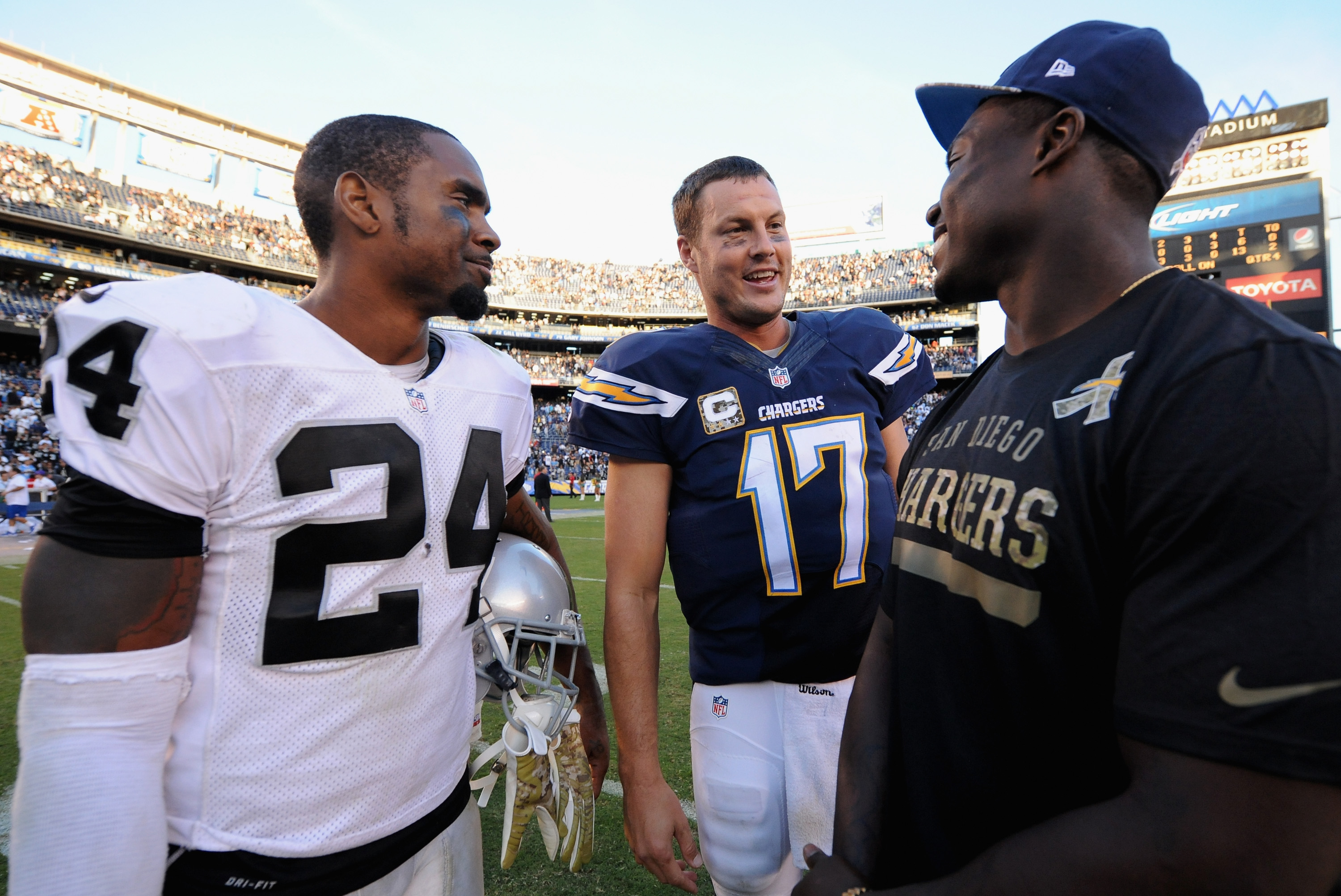 NFL rivals Oakland Raiders and San Diego Chargers plan possible shared Los  Angeles-area home - CBS News