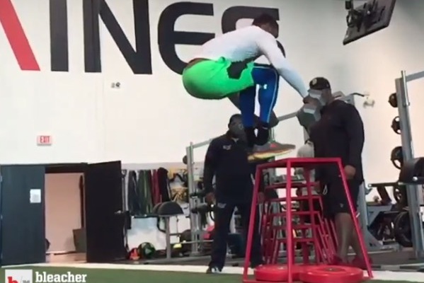 Shawn Oakman Performs 40 Inch Box Jump While Holding 70 Pound Dumbbells Bleacher Report Latest News Videos And Highlights