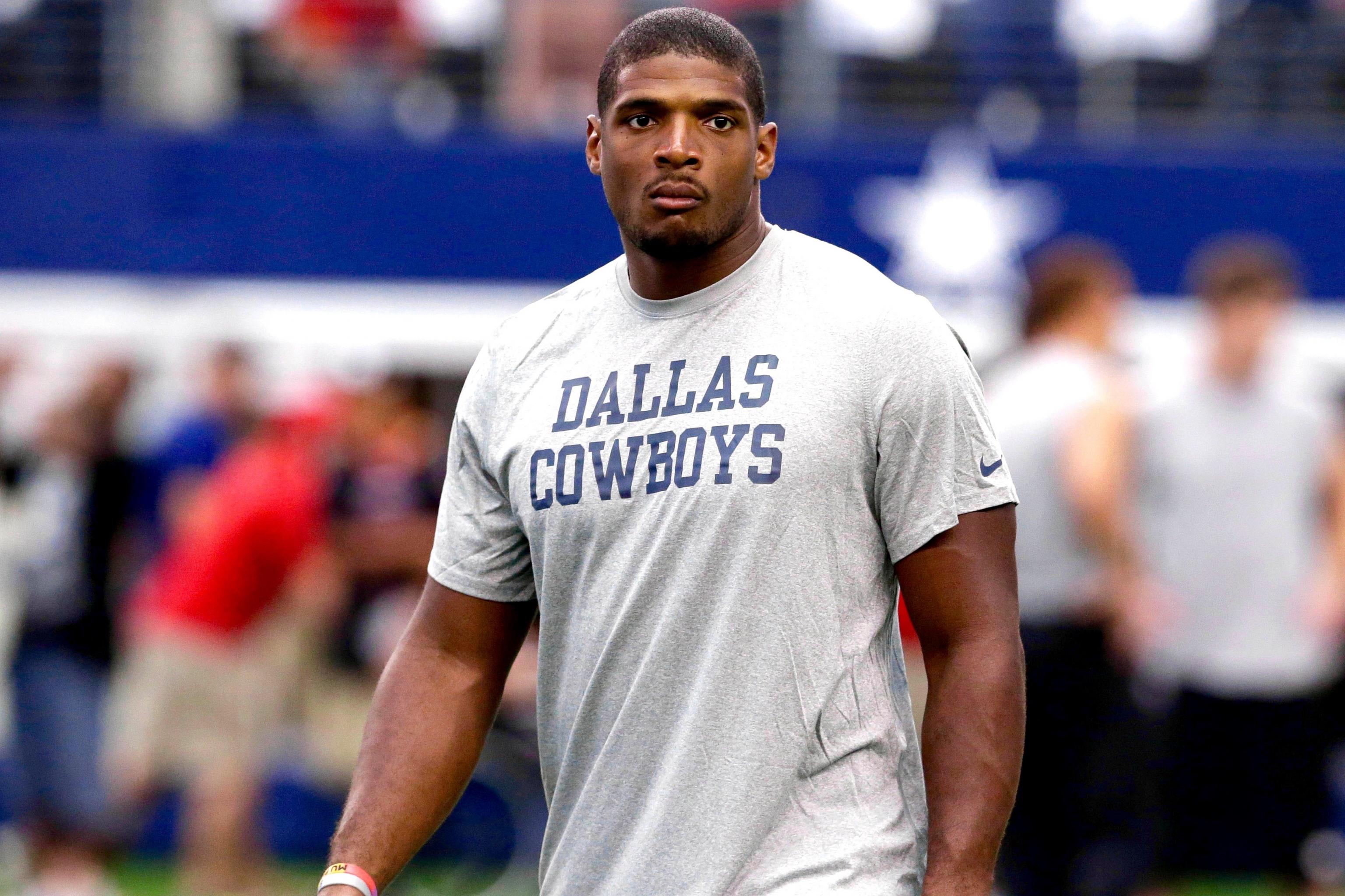 Michael Sam, first drafted openly gay player, cut by St. Louis Rams - CBS  News