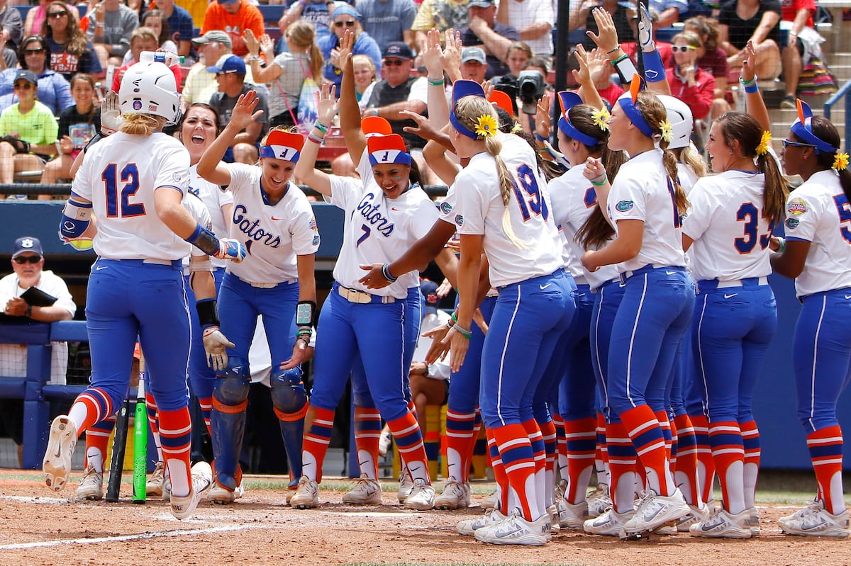 College Softball World Series 2015: Sunday Results, Highlights, Twitter