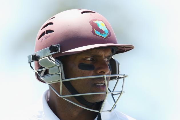 HAMILTON, NEW ZEALAND - DECEMBER 20:  Shivnarine Chanderpaul of the West Indies walks off for lunch during day two of the Third Test match between New Zealand and the West Indies at Seddon Park on December 20, 2013 in Hamilton, New Zealand.  (Photo by Hannah Peters/Getty Images)