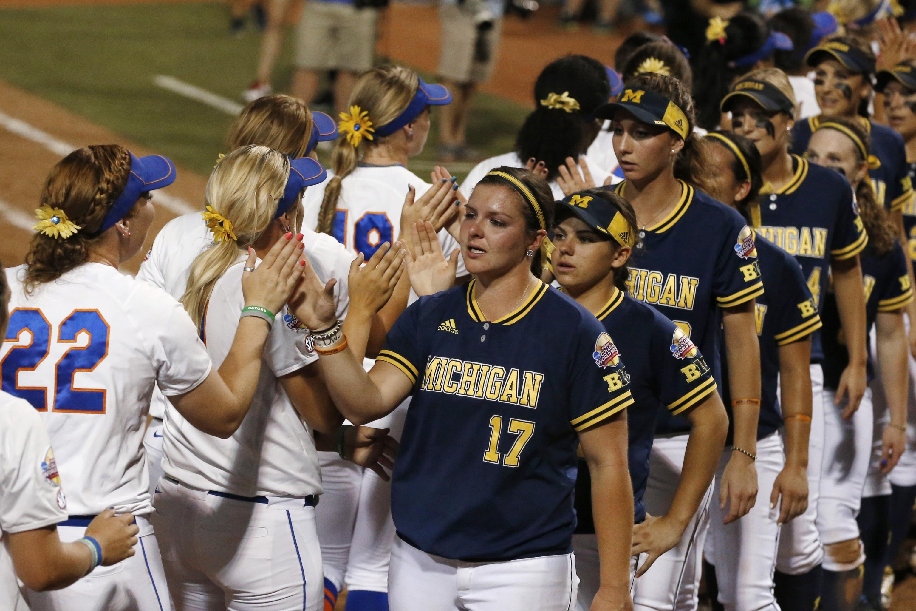 UGA softball dominates Florida to reach Women's College World Series