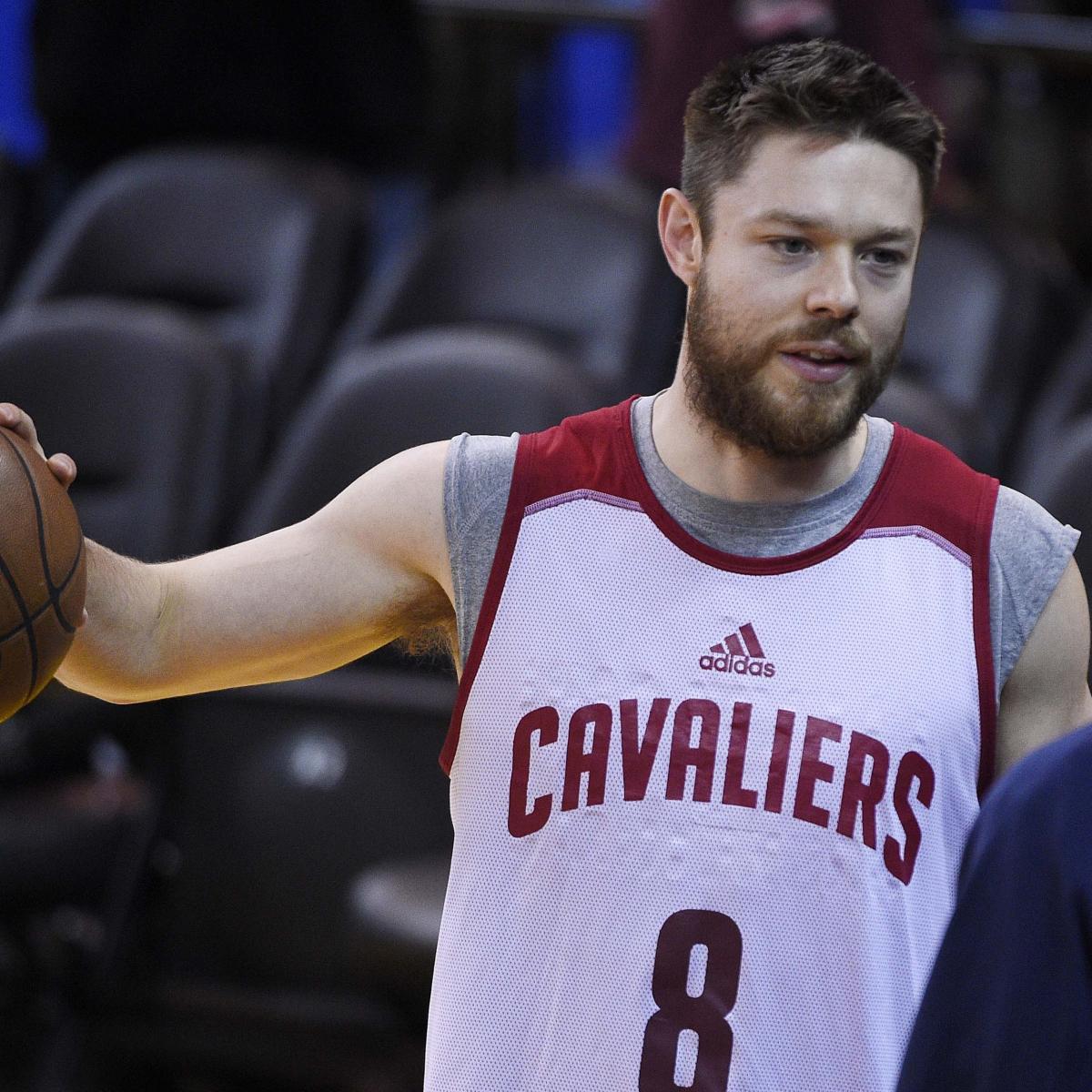 Cleveland Cavaliers Bus Leaves Without Matthew Dellavedova After Game 1 Loss ...