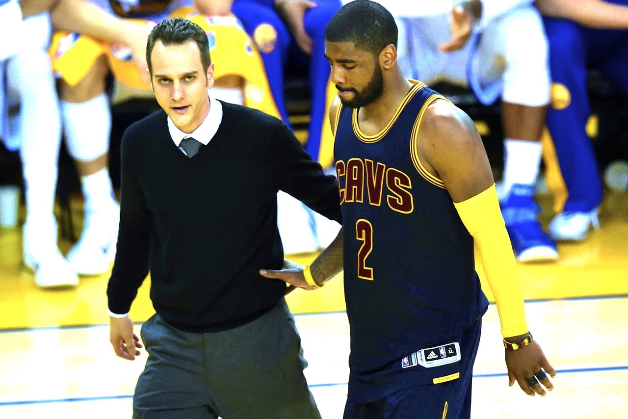 Cavs' Kyrie Irving has fractured kneecap, out for 3-4 months – Daily News