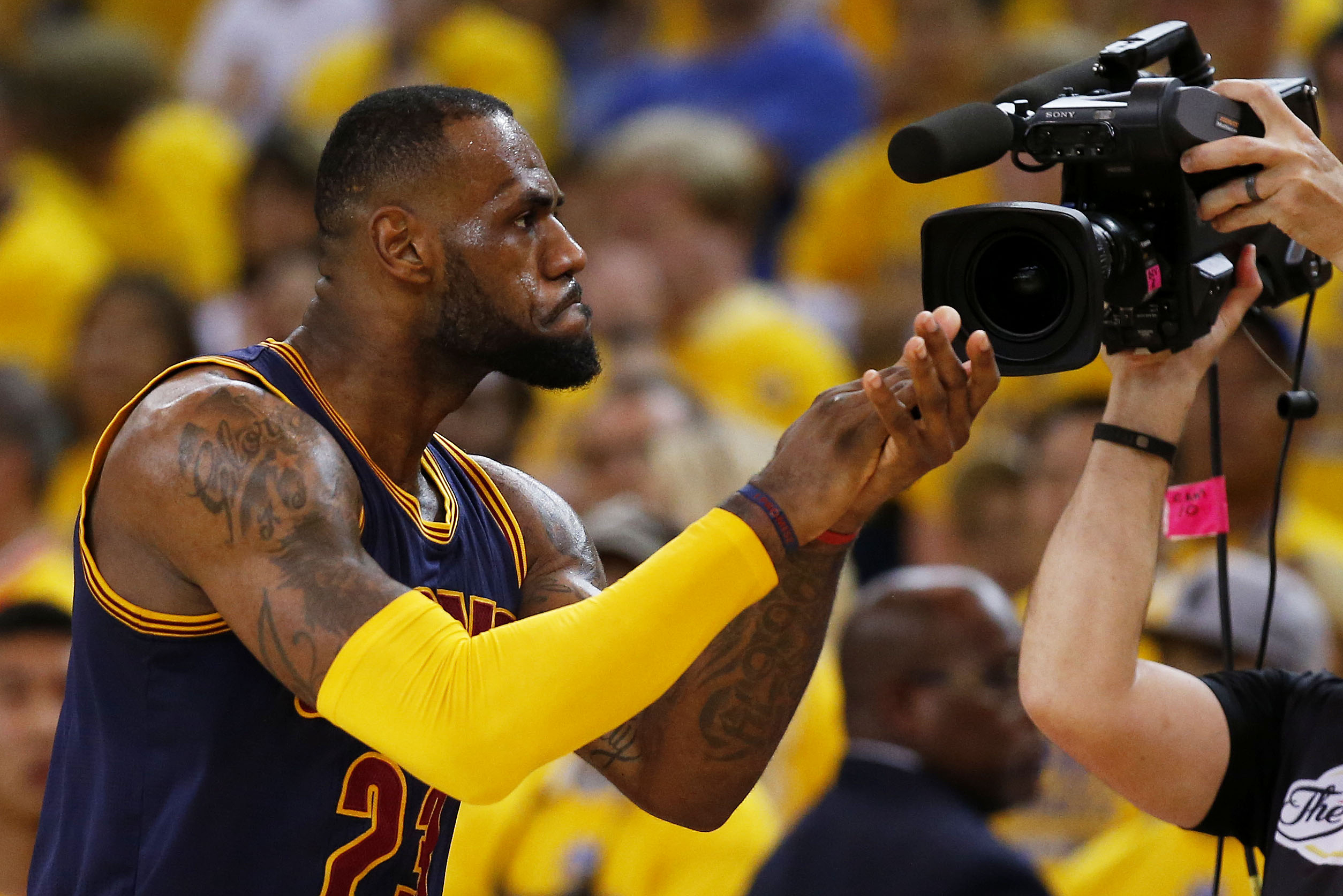 LeBron, Cavs avoid going down 2-0 in Finals, beat Warriors 95-93