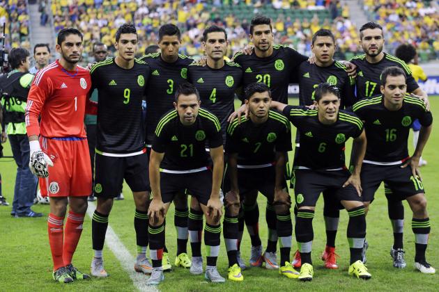 Mexico soccer  team poses for a photo prior to a friendly soccer match against Brazil in Sao Paulo, Brazil, Sunday, June 7, 2015. From left, back row: Jesus Corona, Raul Jimenez, Hugo Ayala, Rafael Marquez, Eduardo Herrera, Julio Cesar Dominguez and Mario Osuna. Front row, from left: George Corral, Jesus Manuel Corona, Javier Guemez and Adrian Aldrete pose for photo prior to a friendly soccer match against Brazil in Sao Paulo, Brazil, Sunday, June 7, 2015.  Mexico are preparing for the Copa America which begins Thursday in Chile. (AP Photo/Nelson Antoine)
